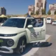 Eğitim alanındaki Esat Hyundai INSTER aracı ve aracın yanında duran yetişkin; özgün arşiv fotoğrafı
