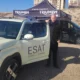 Esat Hyundai INSTER eğitim aracının yanında duran yetişkin; özgün Esat arşiv fotoğrafı