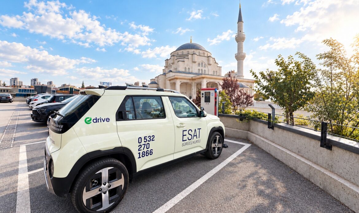 Esat Sürücü Kursu aracıyla Ankara Çankaya park çalışması; standart park yerinde düzenlenmiş temsili görsel